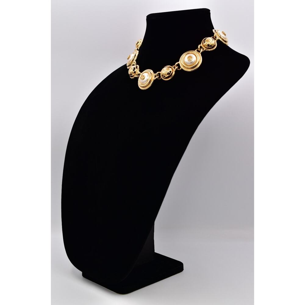 Givenchy Vintage Runway Logo Pearl Necklace Gold Medallion Statement 1980s BinBH - Picture 9 of 12